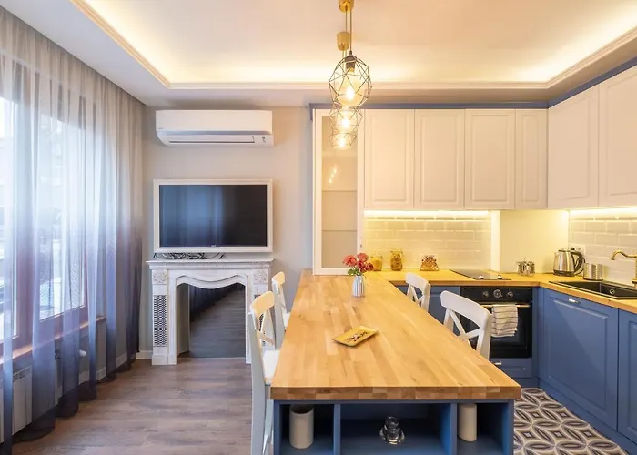 Апартамент Designer & Cozy 2bd Flat With A Parking In The Center By Flat Mаnager