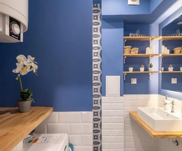 Апартамент Designer & Cozy 2bd Flat With A Parking In The Center By Flat Mаnager