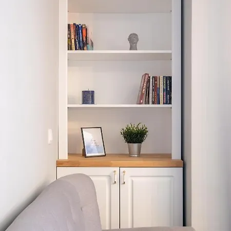 Daire Designer & Cozy 2bd Flat With A Parking In The Center By Flat Mаnager *