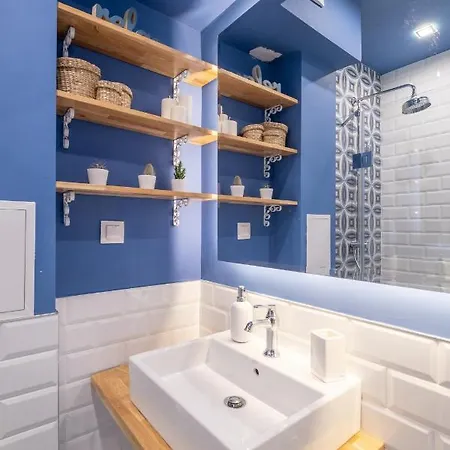 Daire Designer & Cozy 2bd Flat With A Parking In The Center By Flat Mаnager Sofya